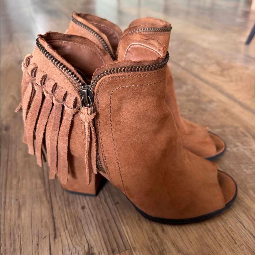 DV by Dolce Vita Josie Suede Fringe Ankle Booties Size 7